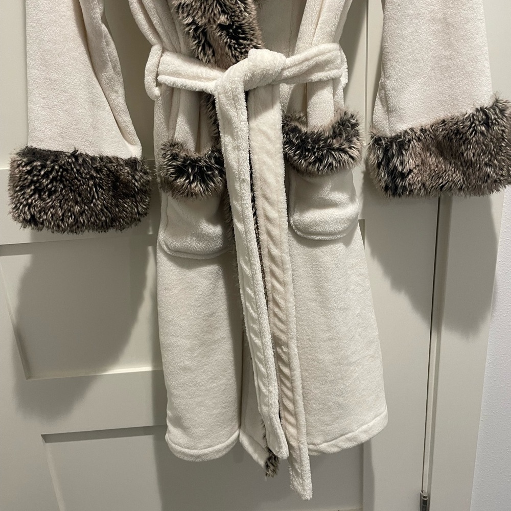 Pottery Barn Cream and Brown Faux Fur Trim Robe - Picture 7 of 11
